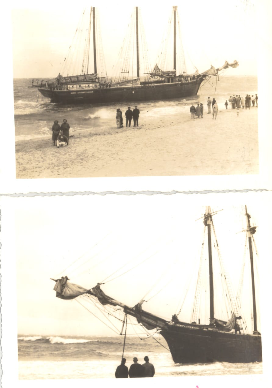 20303. (lot 8 shipwreck photos) SHIPWRECK.