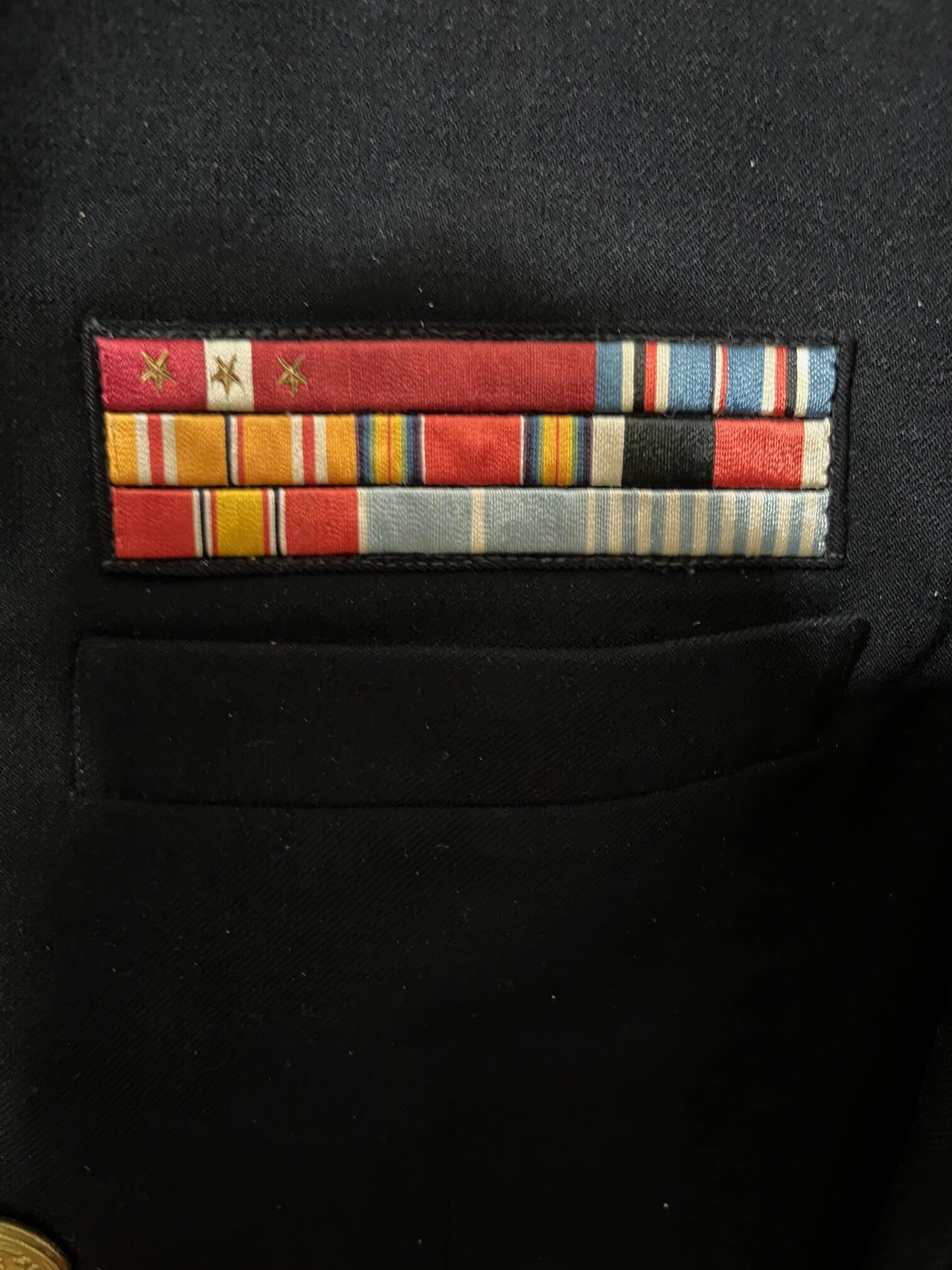 28126v. (uniform) U.S. Coast Guard Dark Navy Blue Uniform Jacket, Senior Chief E8, Machinist Rating. Serving from c.1943-1960. - Image 4