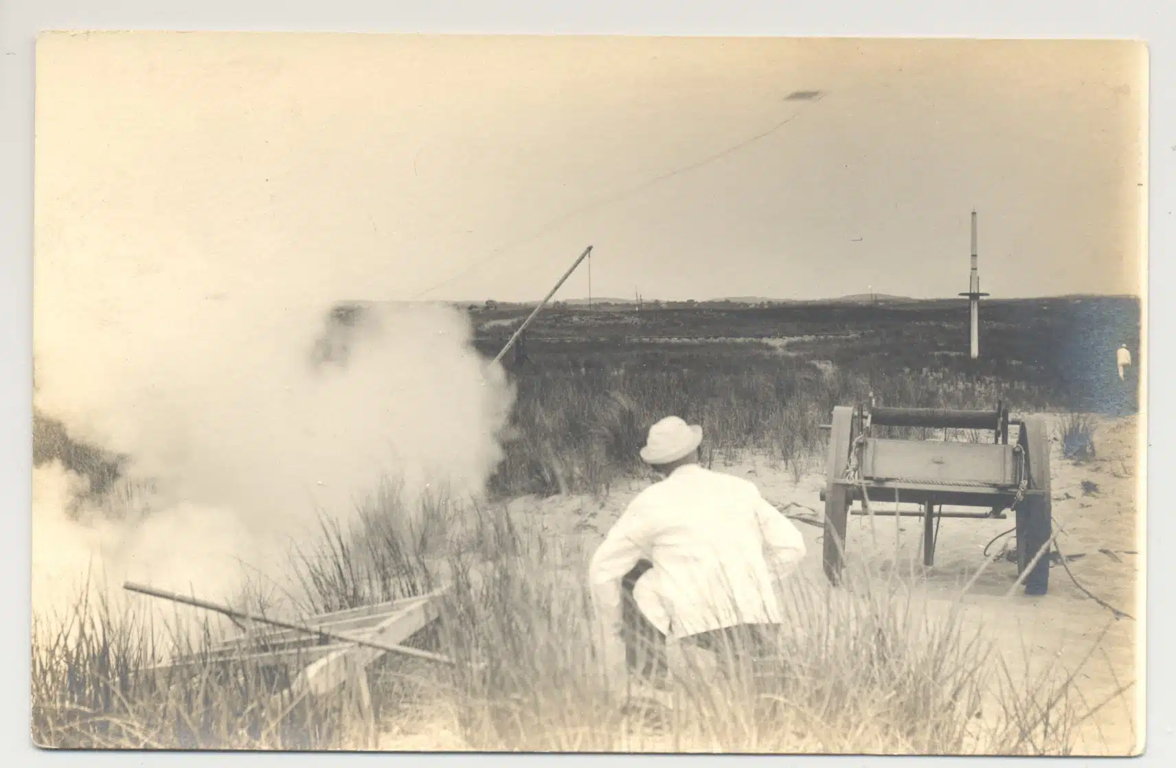 34038c. (photos) Firing the Life Line – U.S. Life Saving Service Drill c.1910. - Image 2