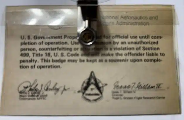 35039. (NASA ID badge) First Landing of the Space Shuttle c.1981. Badge #3560. - Image 2